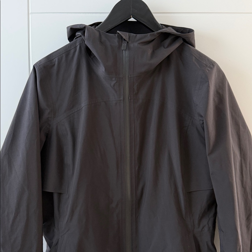 Lululemon Rain Shell Jacket - Picture 5 of 10